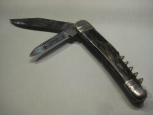 Foldekniv fra 50-60 tallet, made in Germany. Pen uten spesielle skader. Dette er kniv nr 1