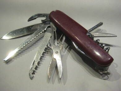 Foldekniv fra 70 tallet masse muligheter saks sager kniv etc Pen uten spesielle skader Dette er kniv nr 3