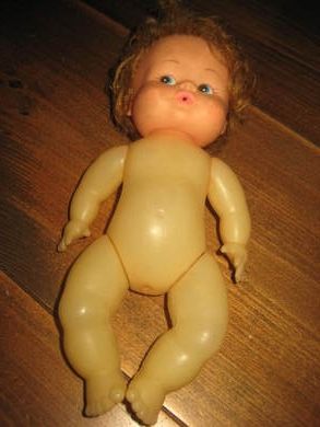 Lita, eldre dokke, ca 20 cm lang