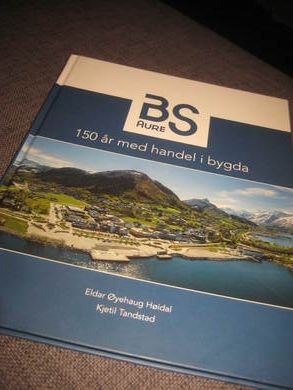 HØIDAL - TANDSTAD: BS AURE. 150 år med handel i bygda. 2020.