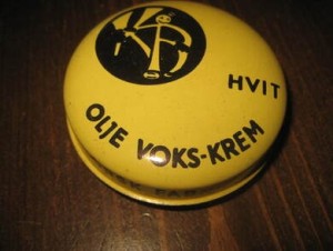 Boks med uttørka  innhold, OX HVIT OLJE VOKS KREM. 60 tallet.