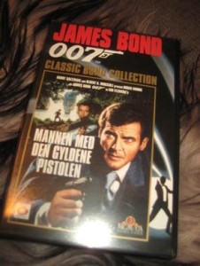 JAMES BOND 007: MANNEN MED DEN GYLDNE PISTOL. 1974, 15 år, 125 min.