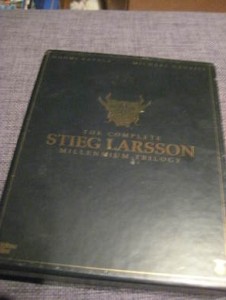 THE COMPLETE STIEG LARSSON MILLENIUM TRIOLOGY. 4 DISK.