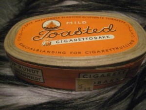 MILD TOASTED CIGARETTOBAKK, fra Conrad Langaard Tobaksfabrik, 50-60 tallet.