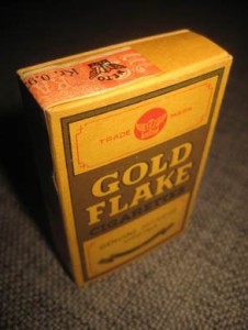 GOLD FLAKE CIGARETTES, fra Norsk Rengelsk Tobakksfabrik, 40 tallet