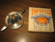 Strøken eske med ubrukt innhold, EGG SKILLER. 50 tallet.