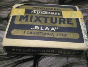 MIXTURE BLAA, fra Johan L. Tiedemans Tobaksfabrik. 50 tallet