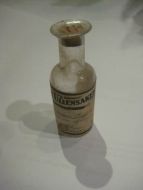 Medisinflaske fra ULLENSAKER APOTEK 1921 med resept p&aring; etiketten dette er flaske nr 20