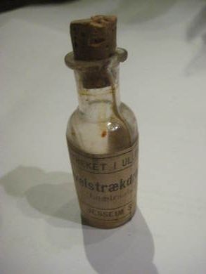 DYVELSTR&AElig;KDRAABER fra APOTHEKET I ULLENSAKER JESSHEIM ST tidleg 1900 dette er flaske nr 24