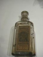 Flaske uten innhold, HOWARD*S SEWING MASHINE OIL, står MADE IN USA på flaska, 30-40 tallet, dette er flaske nr 27
