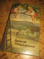 LANGBO, KIRSTEN: BARNA PÅ MIKKELSPLASSEN. 1977