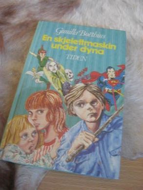 Boetbius. En  skjelettmaskin under dyna. 1983