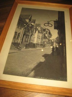 Bergensbilde i glass og ramme motiv fra Strandgaten tidleg 1900