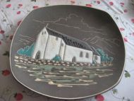AROL ? Fat, ca 26*26 cm stort, motiv fra KVINNHERRAD KIRKE. Med oppheng for vegg.
