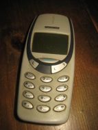 NOKIA grå mobiltelefon fra en del år tilbake i tid Dette er mobil nr 3