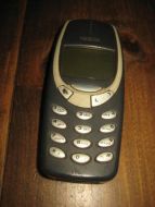 NOKIA svart mobiltelefon fra en del år tilbake i tid Dette er mobil nr 4