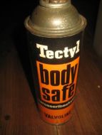Sprayboks med innhold Tectyl body safe KAROSERIBESKYTTER fra VALVOLINE gammel!!