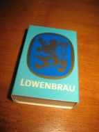 Strøkne reklamefyrstikker med innhold LOWENBRAU