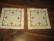 Meget pene hardangersaum brikker ca 15*15 cm store Selges under ett Dette er nr 3