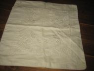 Meget pene broderte putevar ca 39*39 cm store Selges under ett Dette er nr 4