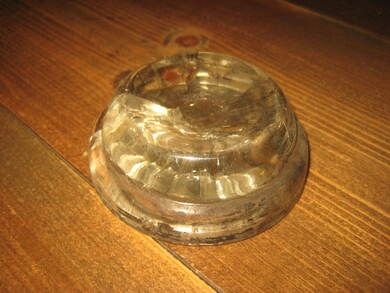 Gammel veksleskål i glass ca 8 cm i diameter noe for din krambod?