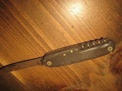 Eldre foldekniv med trehandtak 60 tallet