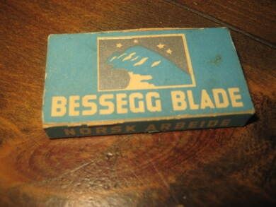 Eske med innhold BESSEGG BLADE 60 tallet