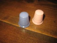 Lot med 2 stk fingerb&oslash;ler i plast 70 tallet