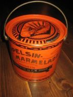 Meget pent spann med lokk og hank APPELSIN MARMELADE fra JENSEN & CO ca 16 cm i diameter 15 cm høgt 60 tallet