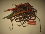 Lott med fiskeutstyr fra eldre dager selges samla