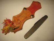 Liten kniv i slire ca 6 cm lang dette er nr 1