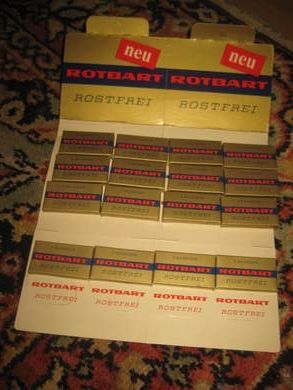 Salsdispenser med uåpna esker med barberblad ROTBART 50-60 tallet Her er det med 16 uåpna barberblad pakker