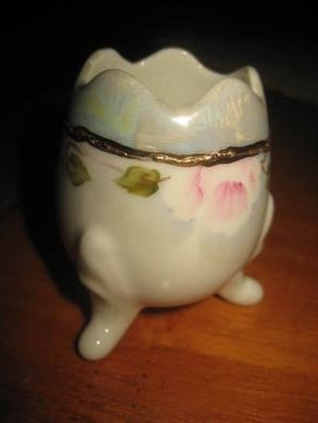 Til tannpirkere etc Noe for deg? Ca 7 cm høg 3 bein