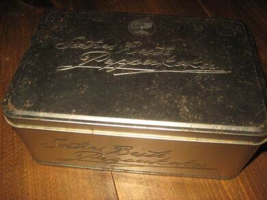 Sætre pepperkake boks fra 80 tallet Ca 15*12 cm stor 9 cm høg