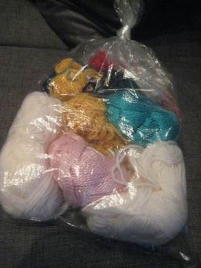 Lot med diverse garnrester selges under ett