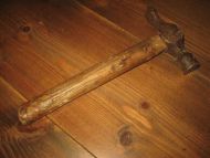 Gammel hammer fra nedlagt skomakeri i Utvik 30-40 tallet