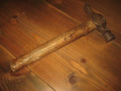 Gammel hammer fra nedlagt skomakeri i Utvik 30-40 tallet