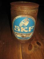 Gammel boks med noe rust SKF KULLAGERFETT produsent ukjendt