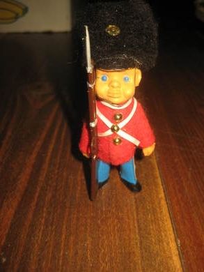 Noe for deg? Ca 10 cm høg