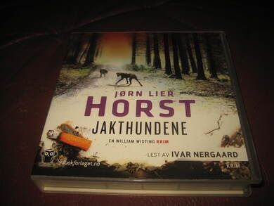HORST, JØRN LIER: JAKTHUNDENE. 8 CD, 8.18 timer.