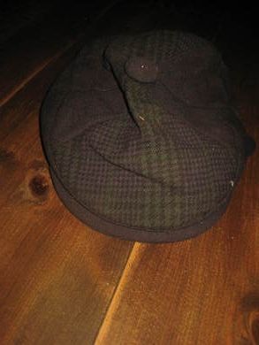 Eldre ROSENVINGE NOR CAP capsmed øreklaffer, størrelse 56.