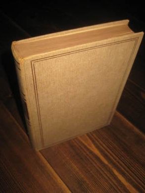 HAUGE, ALFRED: ÅRET HAR INGEN VÅR. 1949