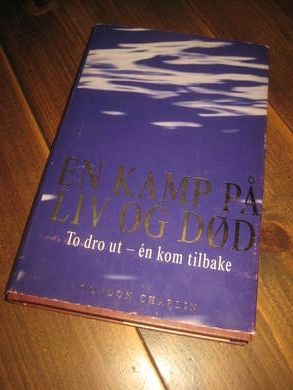 CHAPLIN, GORDON: EN KAMP PÅ LIV OG DØD. To dro ut - en kom tilbake. 1999.