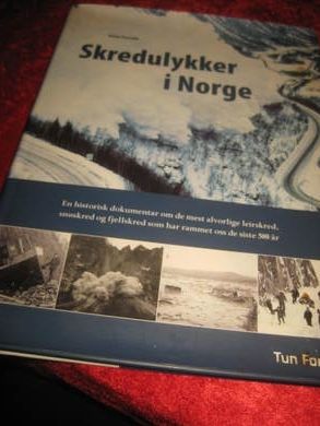 Furseth, Astor: Skredulukker i Norge. 2006