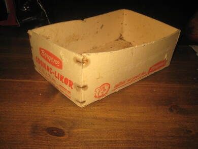 Eske uten lokk COGNAC LIKØR fra Bergene 60 tallet Ca 15*20 cm stor