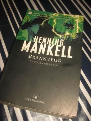 MANKELL, HENNING: BRANNVEGG. Grønn/ svart