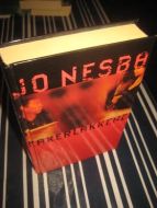 NESBØ, JO: KAKERLAKKENE. 2000