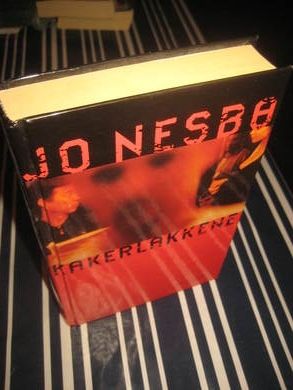 NESBØ, JO: KAKERLAKKENE. 2000