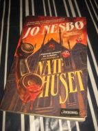 NESBØ, JO: NATT HUSET. Paperback.