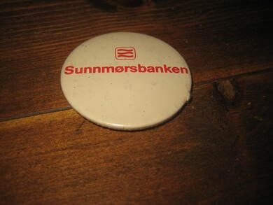 Button fra Sunnm&oslash;rsbanken ca 55 mm i diameter 80 tallet